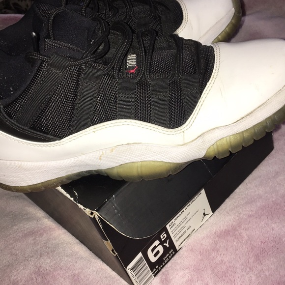 Air Jordan 11 Low - Picture 3 of 4